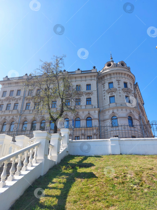 Скачать Административное здание в европейском стиле в Казани. фотосток Ozero