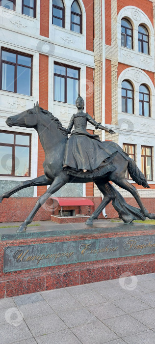 Скачать Памятник Елизавете Петровне Романовой фотосток Ozero