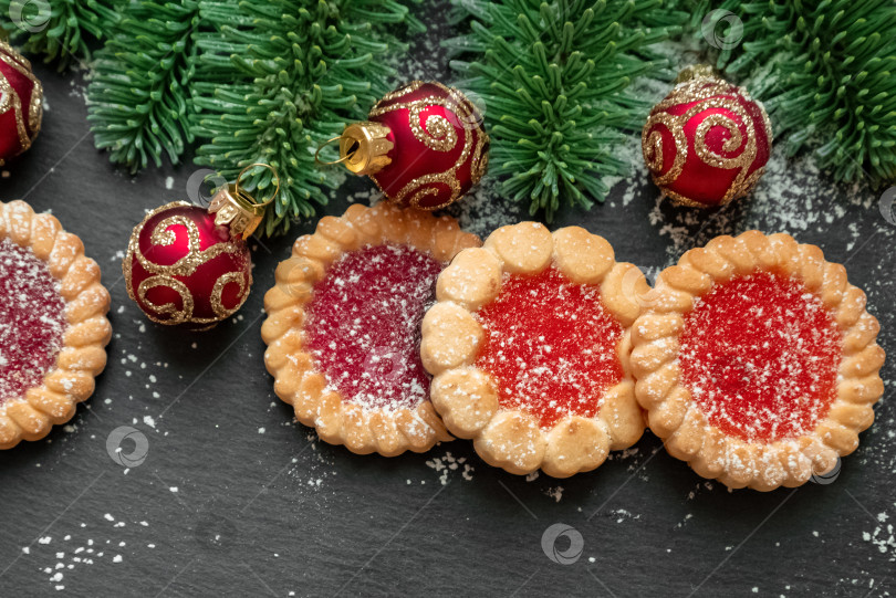 Скачать рождественская выпечка вкусное домашнее медовое печенье, украшенное глазурью фотосток Ozero