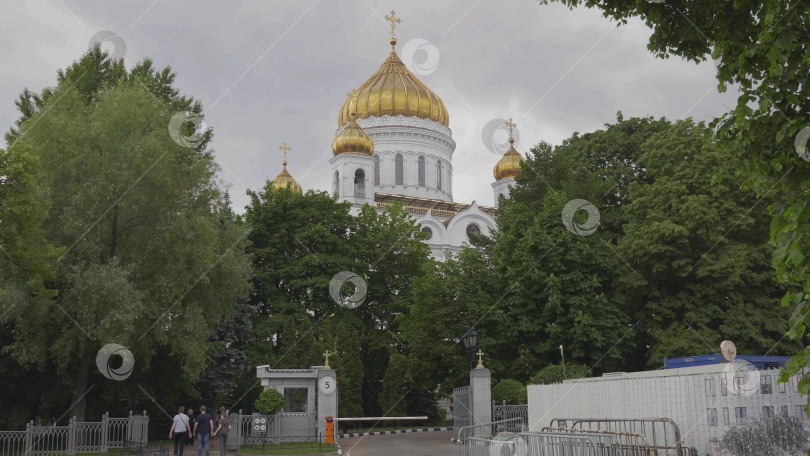 Скачать МОСКВА - 17 МАЯ 2019 года: Православный храм Христа Спасителя в весенний день 17 мая 2019 года в Москве, Россия фотосток Ozero