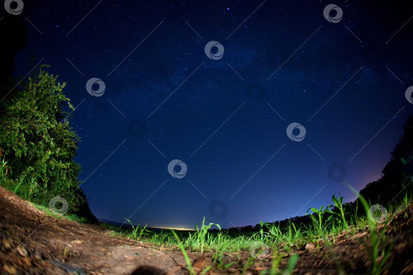 Скачать Ночное небо, звезды, галактика и Млечный путь. фотосток Ozero