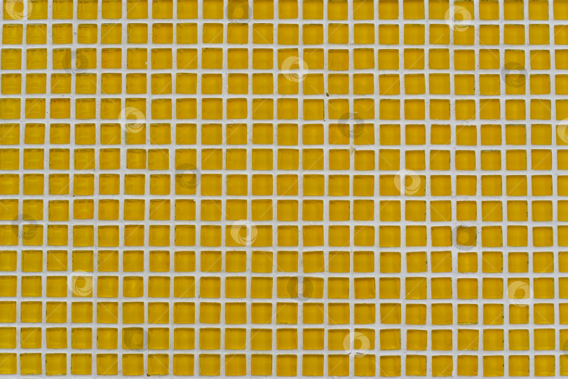 Скачать Фон выполнен из квадратной мелкой желтой мозаики с пространством для копирования фотосток Ozero