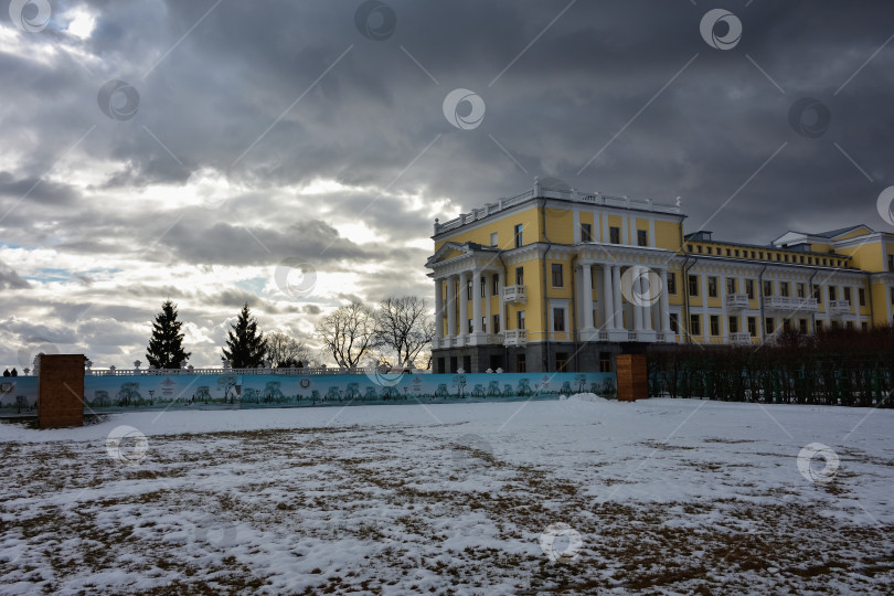 Скачать Москва / Россия - 24 февраля 2020 года: здания в усадьбе Архангельское фотосток Ozero