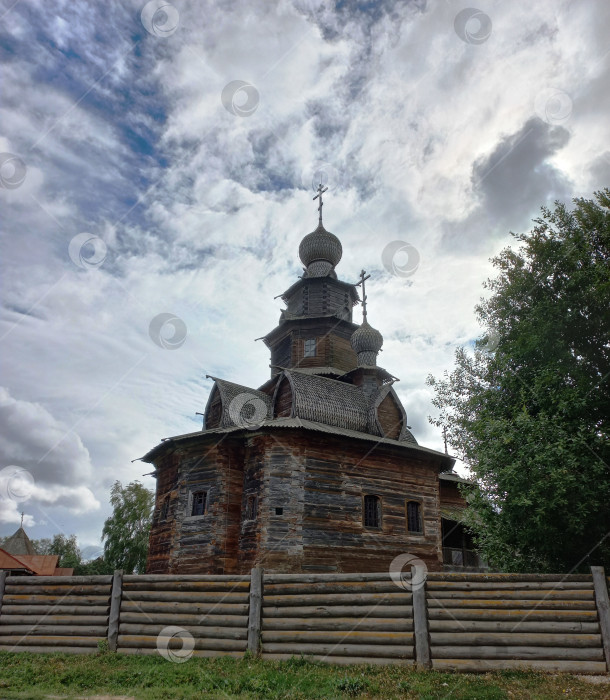 Скачать Старинная деревянная церковь в городе Суздаль фотосток Ozero