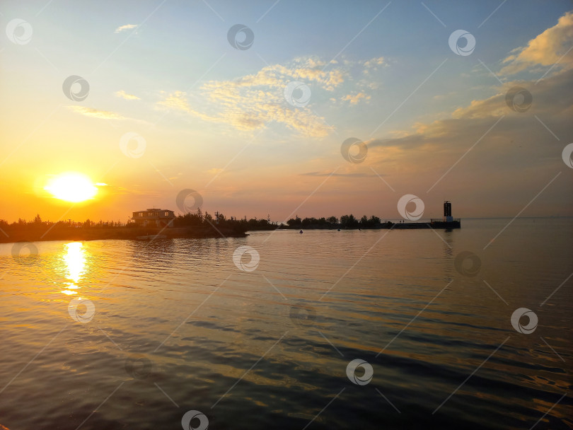 Скачать Вечерний пейзаж, закат над Финским заливом фотосток Ozero