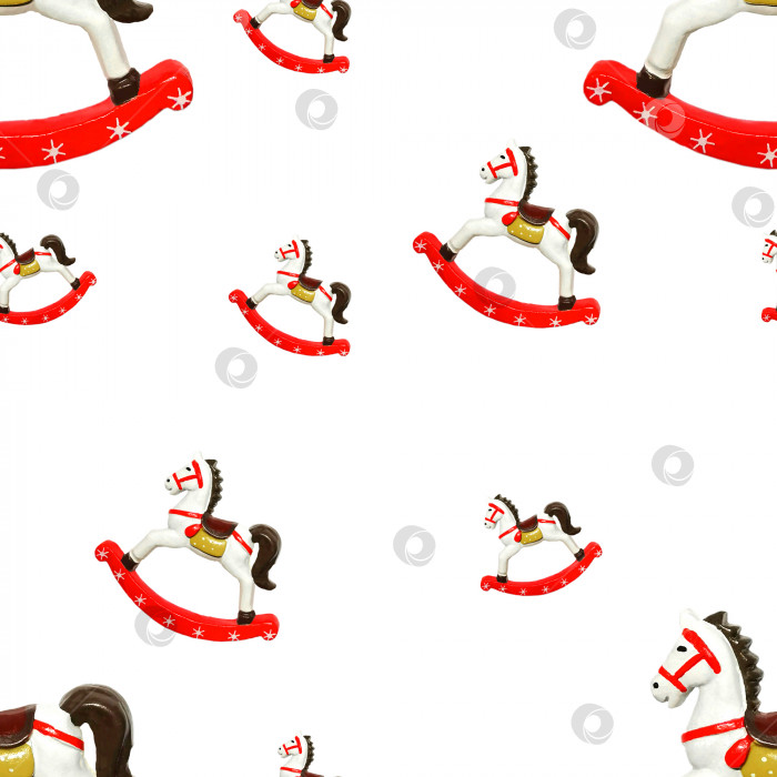 Скачать бесшовный узор игрушки-лошадки-качалки на белом фоне. Новогодний и Рождественский концерт. фотосток Ozero