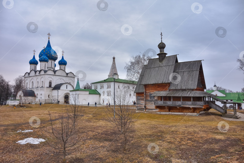 Скачать Суздаль / Россия - 07 марта 2020 года: Собор Рождества Богородицы на территории Суздальского кремля фотосток Ozero