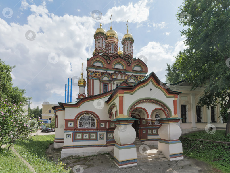 Скачать Вход в единоверческий Храм Николая Чудотворца на Берсеневке. Москва. фотосток Ozero