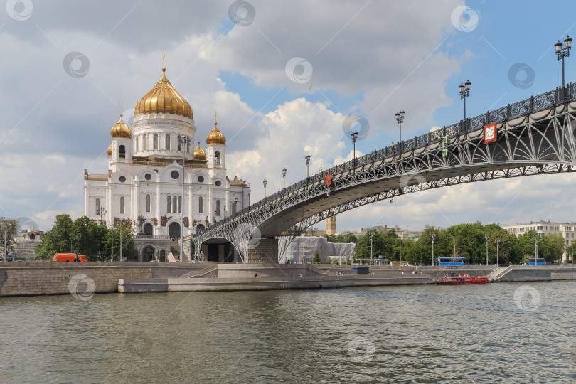 Скачать Патриарший мост к Храму Христа Спасителя. Москва. фотосток Ozero