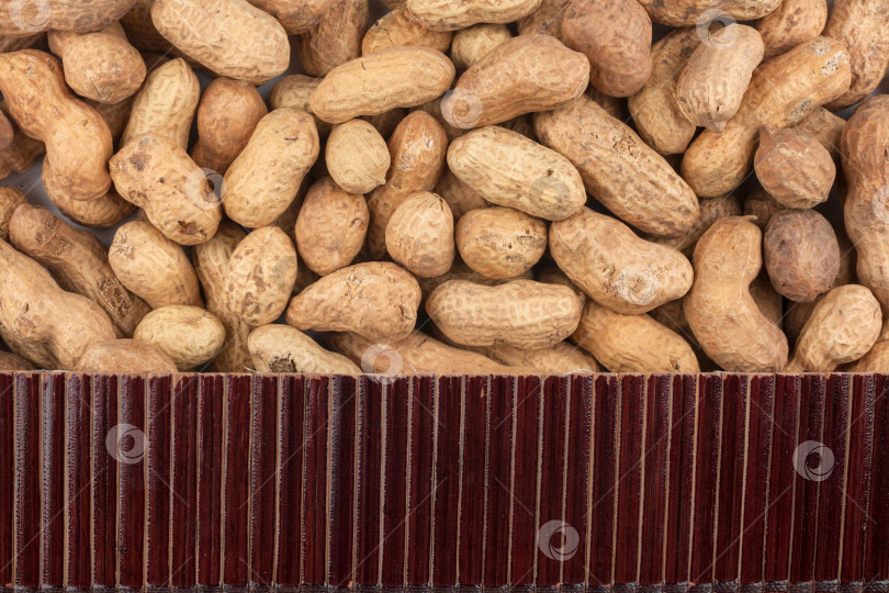 Скачать Красивая бамбуковая циновка на арахисовом масле в качестве сельскохозяйственного фона. фотосток Ozero