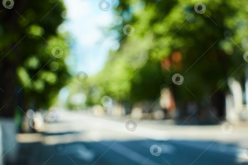 Скачать Расфокусированный размытый абстрактный фон дороги в центральном районе города. фотосток Ozero