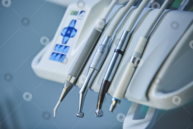 Скачать Стоматологическое устройство для лечения зубов в клинике. фотосток Ozero