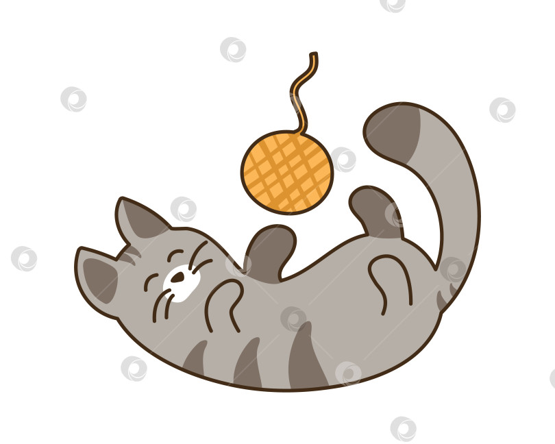 Скачать Домашняя кошка играет с клубком ниток. Симпатичный серый полосатый питомец лежит на земле. Веселое кавайное животное фотосток Ozero