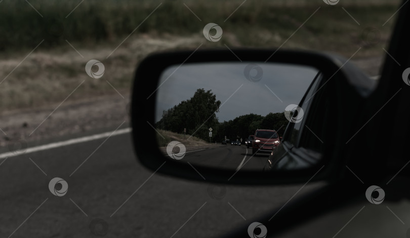Скачать Вид в зеркале заднего вида автомобиля фотосток Ozero