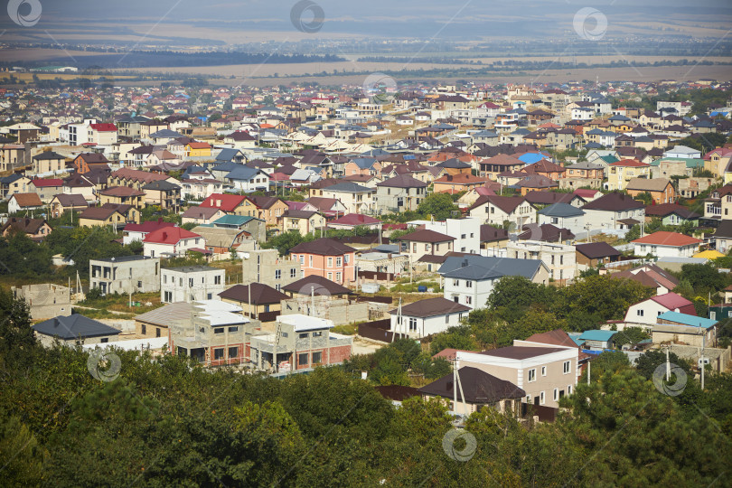 Скачать Анапа, Россия - 06 сентября 2022 года: Городские дома фотосток Ozero