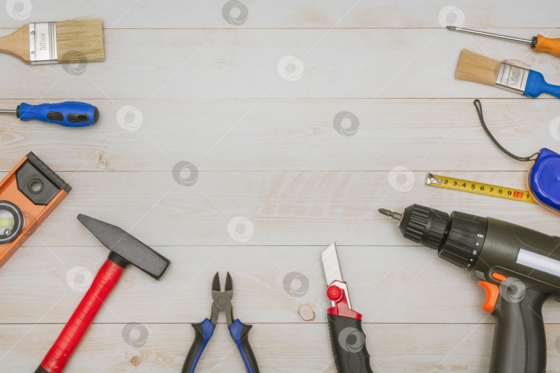Скачать Набор инструментов для ремонтных работ в доме или квартире. Инструменты для строителя или электрика. Плоский набор фотосток Ozero