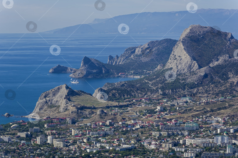 Скачать Панорама крымского побережья с вершины горы. фотосток Ozero