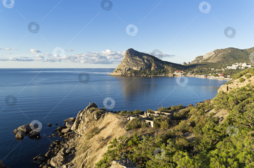 Скачать Красивая бухта на крымском побережье. фотосток Ozero