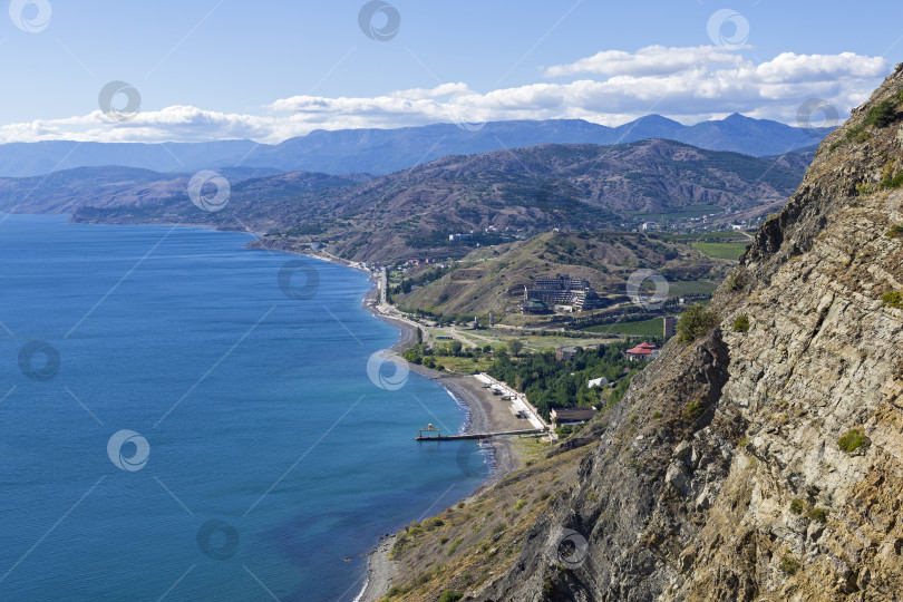 Скачать Панорама побережья Черного моря с вершины прибрежных гор. фотосток Ozero