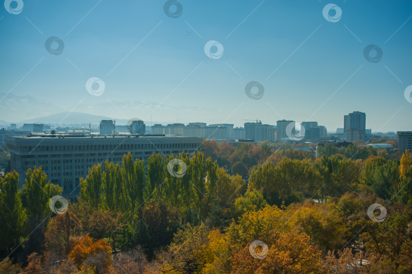 Скачать Город Бишкек в осенний сезон, Кыргызстан фотосток Ozero