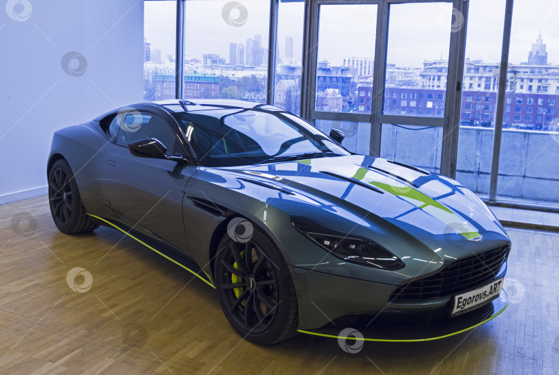 Скачать Автомобиль Aston Martin DB11 AMR Signature Edition (выпущен в 2018 году). фотосток Ozero