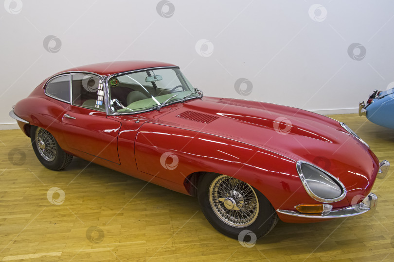 Скачать Автомобиль Jaguar E-Type. фотосток Ozero