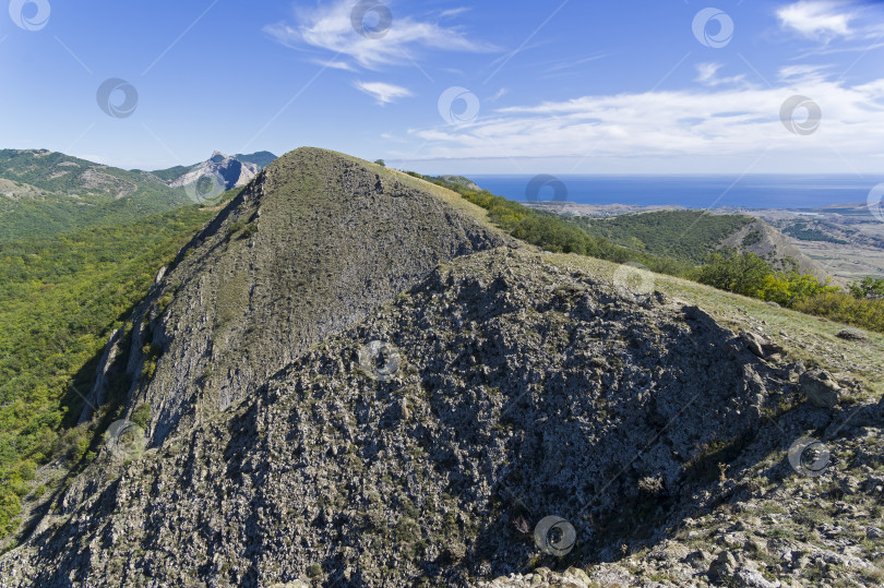 Скачать Горный пейзаж. Крым. фотосток Ozero