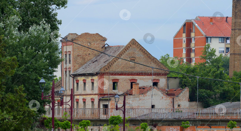 Скачать старое здание фотосток Ozero