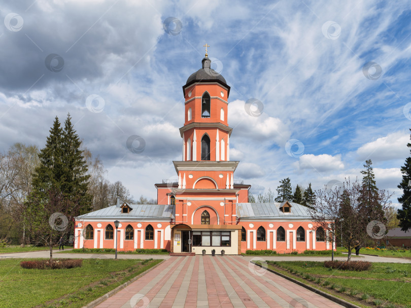 Скачать Колокольня перед Никольской церковью в Зеленограде. фотосток Ozero