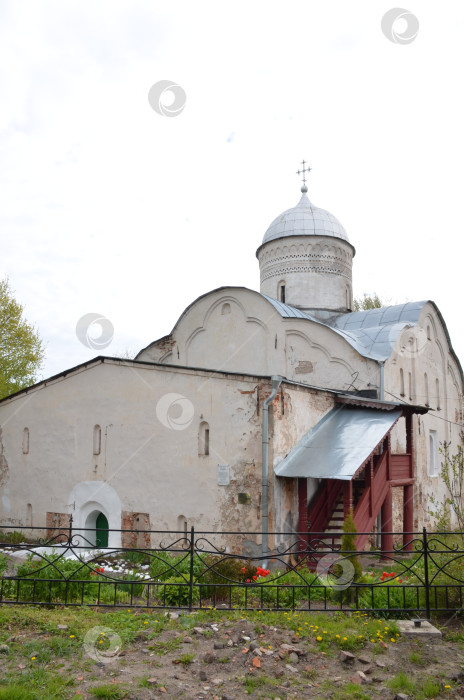 Скачать Великий Новый город, Россия - 13.05.2024: Глава святого престола на Иворской земле на Торговой горе в Великом Новогородско – правительственном раме XVI века (16 век) фотосток Ozero