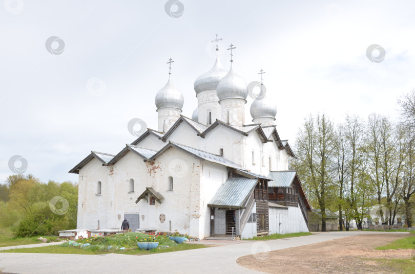 Скачать Великий Новгород, Россия - 13.05.2024: Маркелов Борис и Глеб в парке в Великом Новгороде – правительственный форум XVI века (16 века) фотосток Ozero