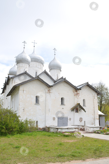 Скачать Великий Новгород, Россия - 13.05.2024: Маркелов Борис и Глеб в парке в Великом Новгороде – правительственный форум XVI века (16 века) фотосток Ozero