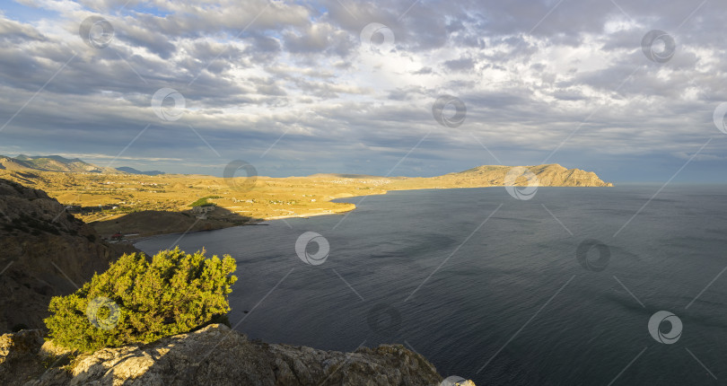 Скачать Панорама залива на черноморском побережье Крыма. фотосток Ozero