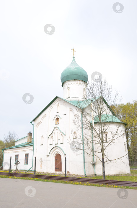 Скачать Великий Новгород, Россия - 13.05.2024: Глава Иоанна Богослова на встрече в Великом Новгороде – правительственном дворце XIV века (14 века) фотосток Ozero