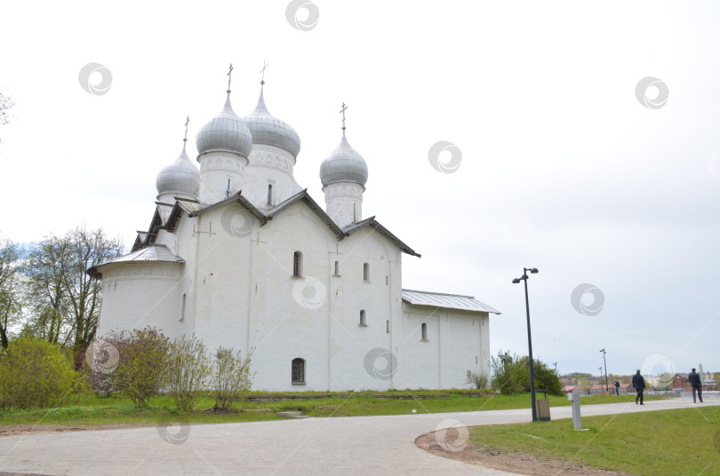 Скачать Великий Новгород, Россия - 13.05.2024: Маркелов Борис и Глеб в парке в Великом Новгороде – правительственный форум XVI века (16 века) фотосток Ozero