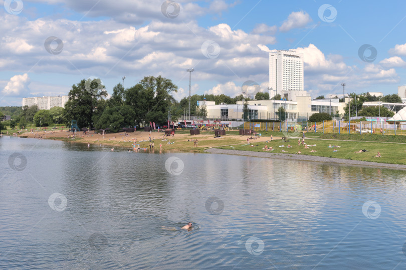 Скачать Городской пляж в Зеленограде. фотосток Ozero