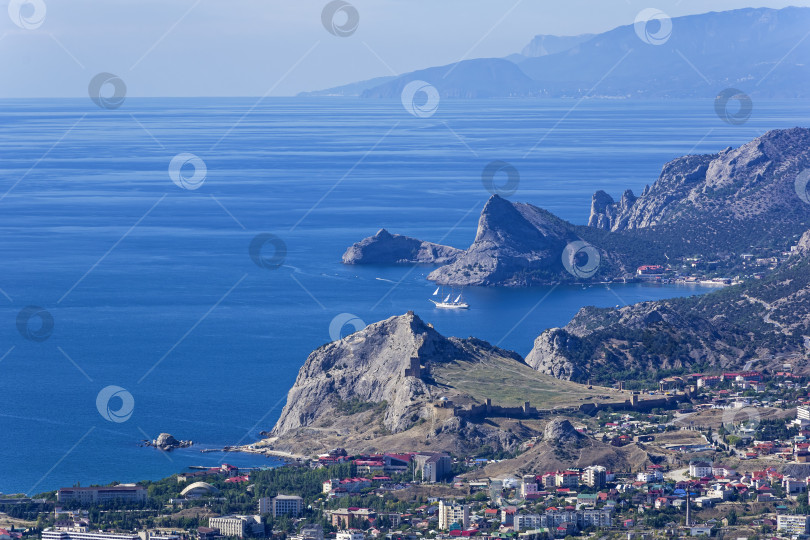 Скачать Панорама крымского побережья с вершины горы. фотосток Ozero