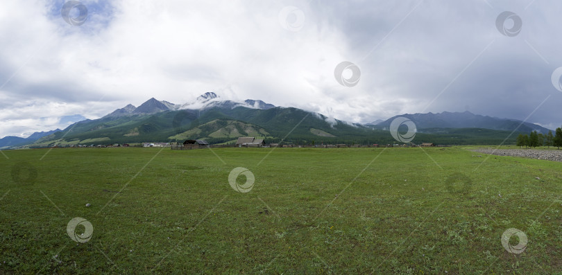 Скачать Панорама долины реки в Саянских горах. фотосток Ozero