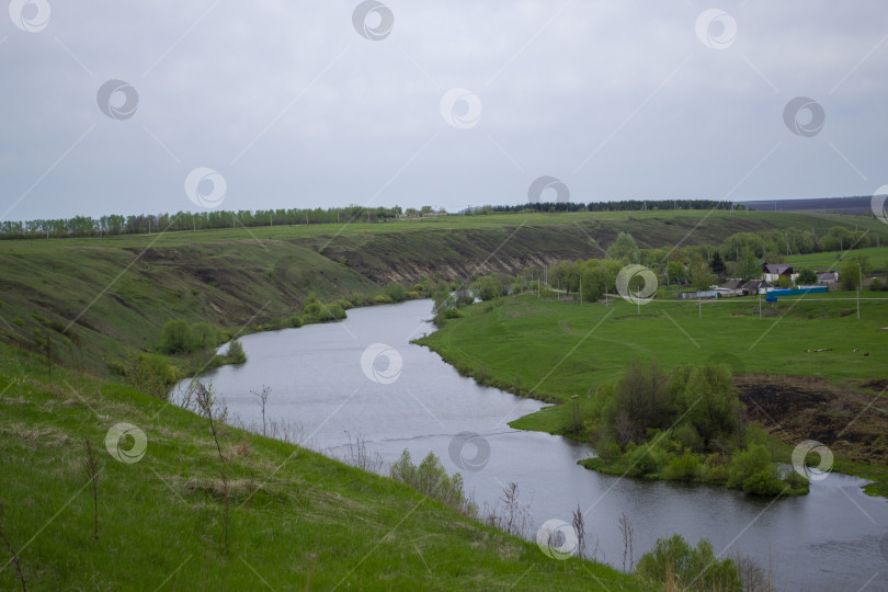 Скачать Река под холмом фотосток Ozero