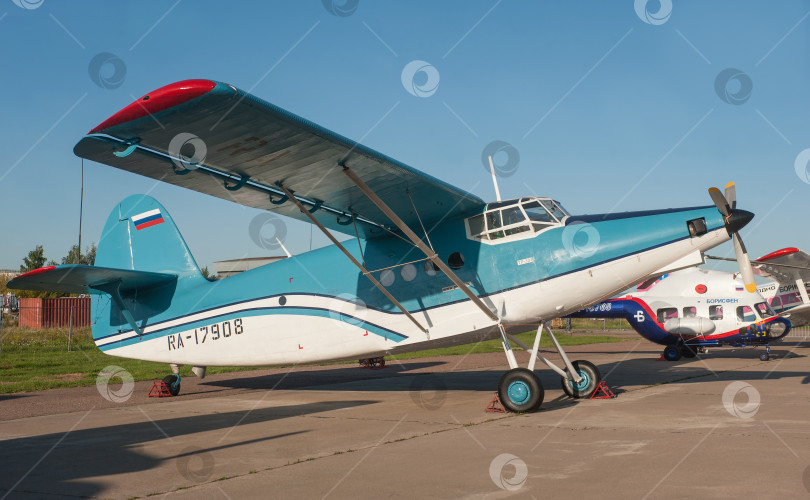 Скачать Одноточечный российский винтовой самолет ТР-301 (модифицированный Ан-2) бортовой номер RA-17908 на международном авиасалоне МАКС-2019 в Жуковск, Россия, вид спорта фотосток Ozero