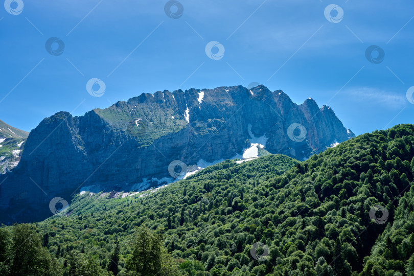 Скачать Южная стена горы Фишт. Адыгея. Краснодарский край фотосток Ozero