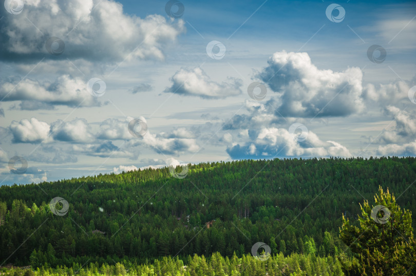 Скачать Облака над сопкой фотосток Ozero