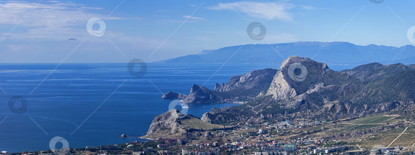 Скачать Панорама крымского побережья с вершины горы. фотосток Ozero