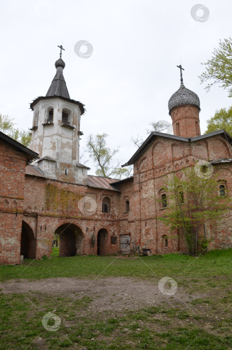 Скачать Великий Новгород, Россия - 05.13.2024: Церковь Благовещения Пресвятой Богородицы на Торгу — недействующий православный храм в Великом Новгороде. Первое упоминание XIV века. фотосток Ozero