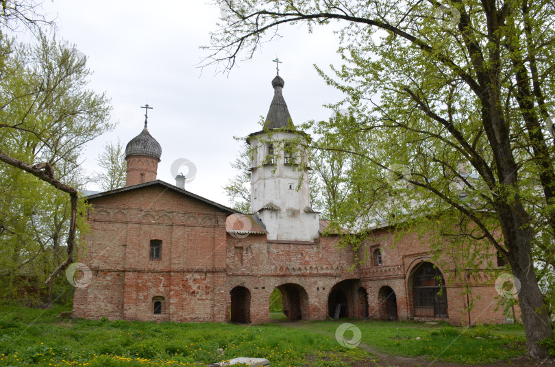 Скачать Великий Новгород, Россия - 05.13.2024: Церковь Благовещения Пресвятой Богородицы на Торгу — недействующий православный храм в Великом Новгороде. Первое упоминание XIV века. фотосток Ozero