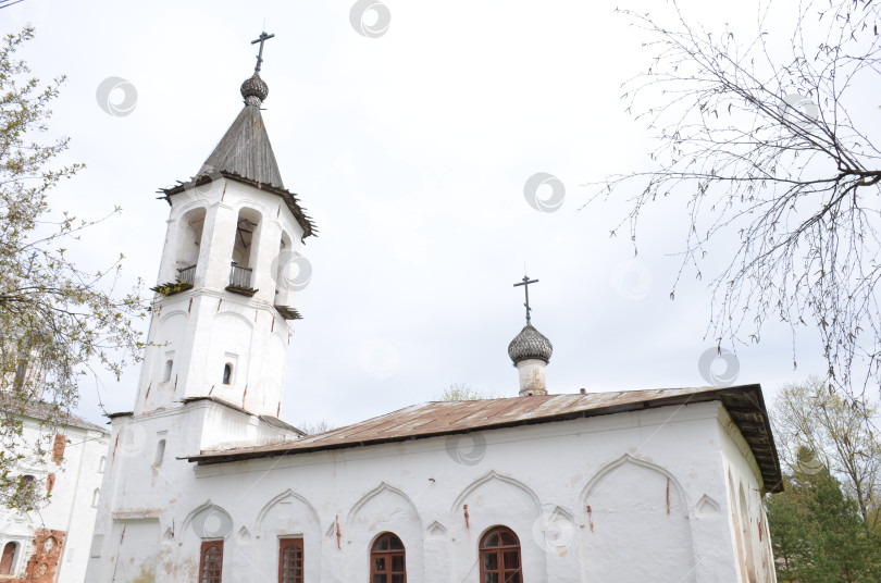 Скачать Великий Новгород, Россия - 05.13.2024: Церковь Михаила Малеина на Михалице (церковь Собора Пресвятой Богородицы) – православный храм ХVI-ХVII веков (16-17 веков) трапезная церковь упразденного Михайлицкого Рождественского монастыря в Великом Новгороде фотосток Ozero