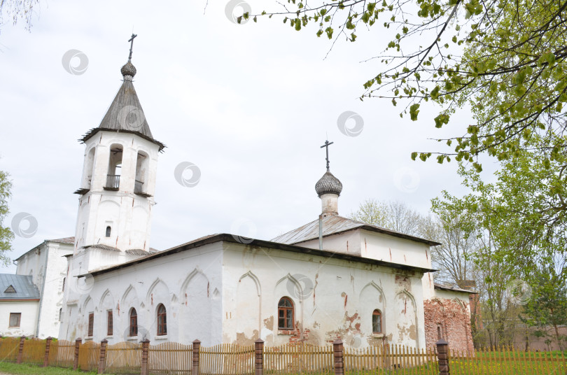 Скачать Великий Новгород, Россия - 05.13.2024: Церковь Михаила Малеина на Михалице (церковь Собора Пресвятой Богородицы) – православный храм ХVI-ХVII веков (16-17 веков) трапезная церковь упразденного Михайлицкого Рождественского монастыря в Великом Новгороде фотосток Ozero