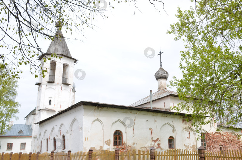 Скачать Великий Новгород, Россия - 05.13.2024: Церковь Михаила Малеина на Михалице (церковь Собора Пресвятой Богородицы) – православный храм ХVI-ХVII веков (16-17 веков) трапезная церковь упразденного Михайлицкого Рождественского монастыря в Великом Новгороде фотосток Ozero