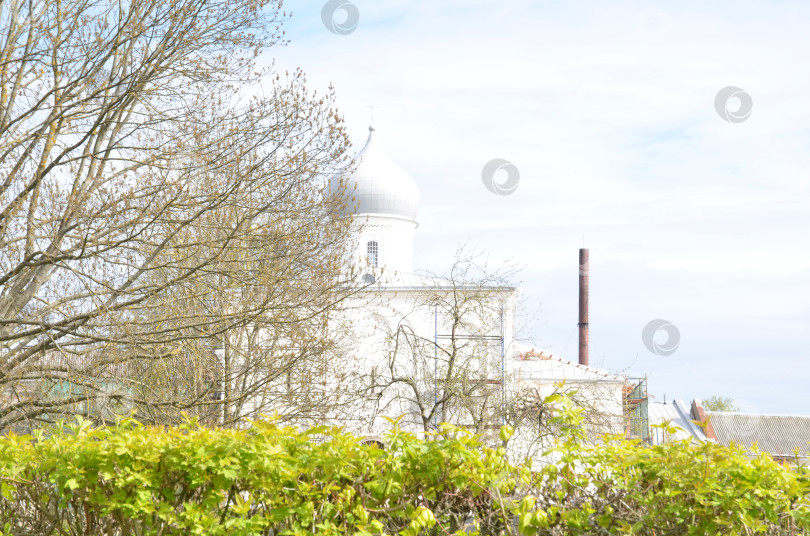 Скачать Великий Новгород, Россия - 05.13.2024: Церковь Успения Пресвятой Богородицы на Торгу — недействующий православный храм в Великом Новгороде на Ярославовом дворище. Родился в 1458 году в городе Вандаментрама XII века фотосток Ozero