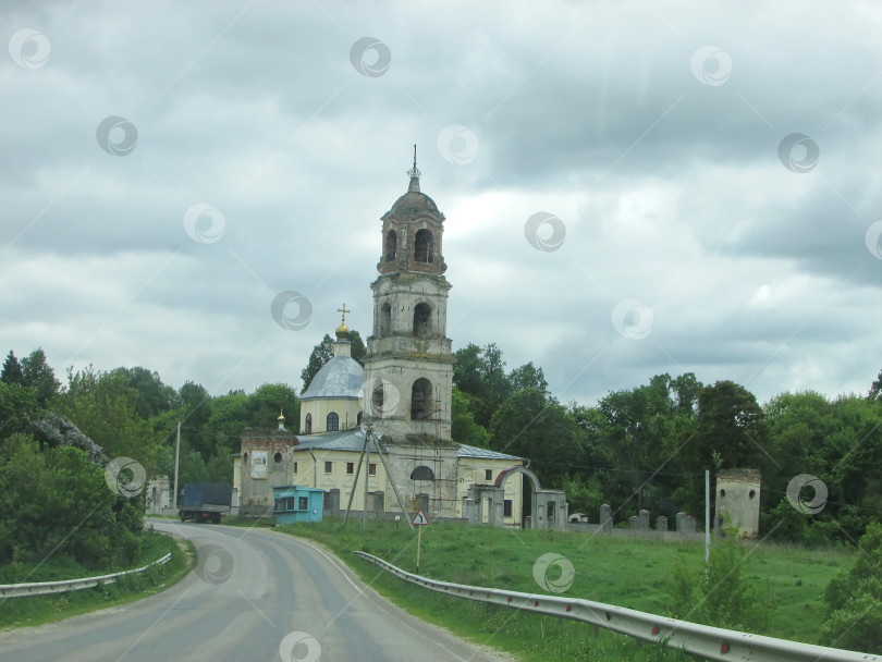 Скачать Церковь Троицы Живоначальной в Троицком-Лобаново фотосток Ozero